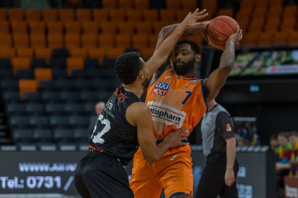 表现背后 表现背后